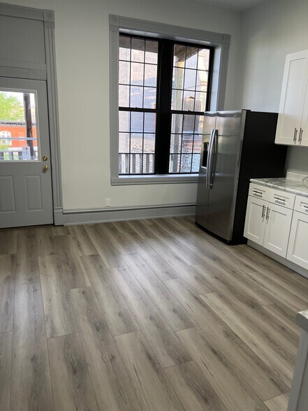 Kitchen with door w/ access to porch. - 2057 W Chicago Ave