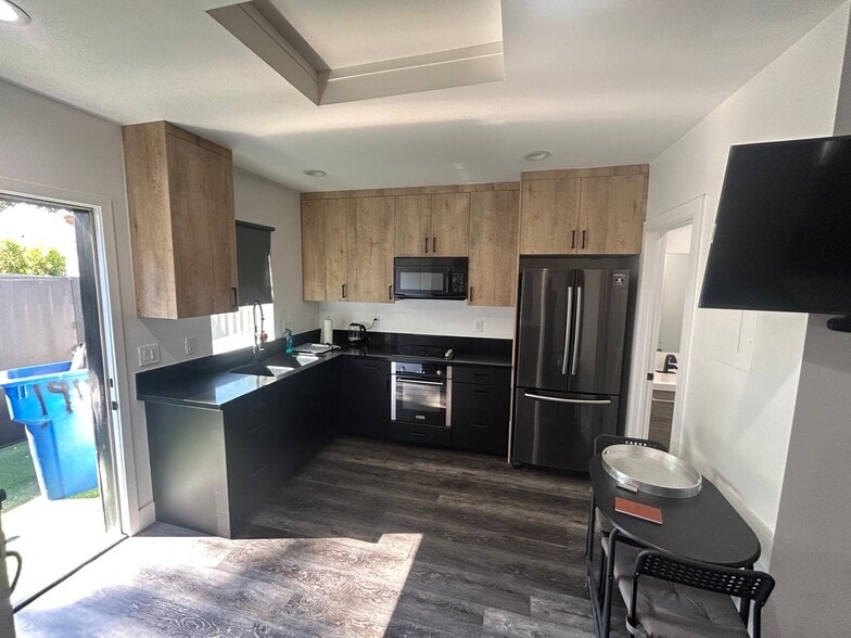 Primary Photo - 19138 Oxnard St