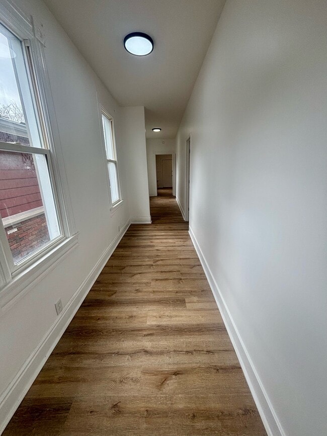 Building Photo - 525 E 8th St