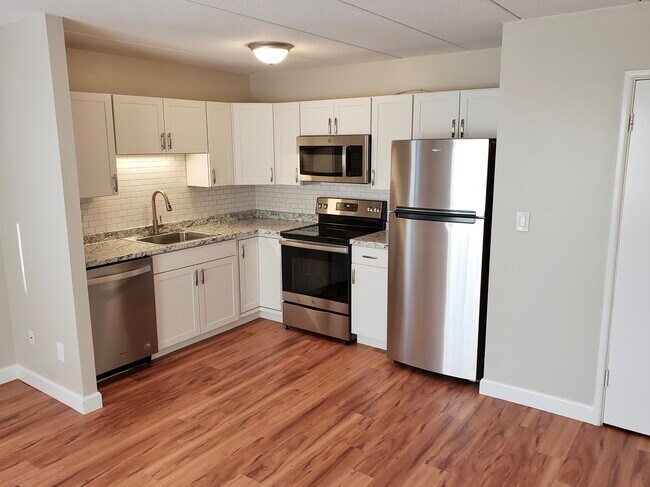 Kitchen - 10 Main St