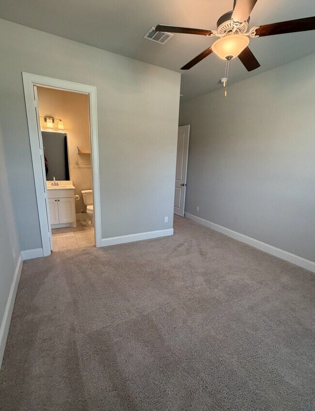 Building Photo - 3606 Canyon Dr