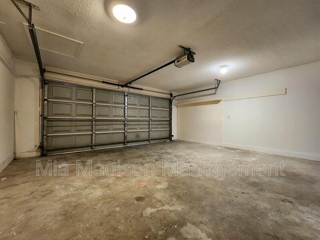 Building Photo - 21 Cobblestone Ct
