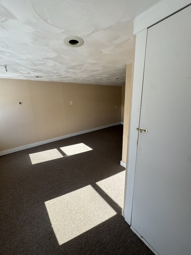 Building Photo - 62 Main St