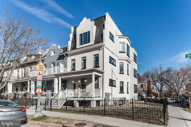 Building Photo - 1201 Staples St NE