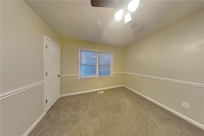 Building Photo - 1104 Canterbury Ln