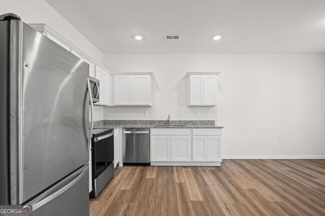 Building Photo - 406 Kings Cross Wy