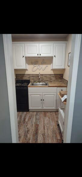 Building Photo - Room in House on New Crossing Trail E