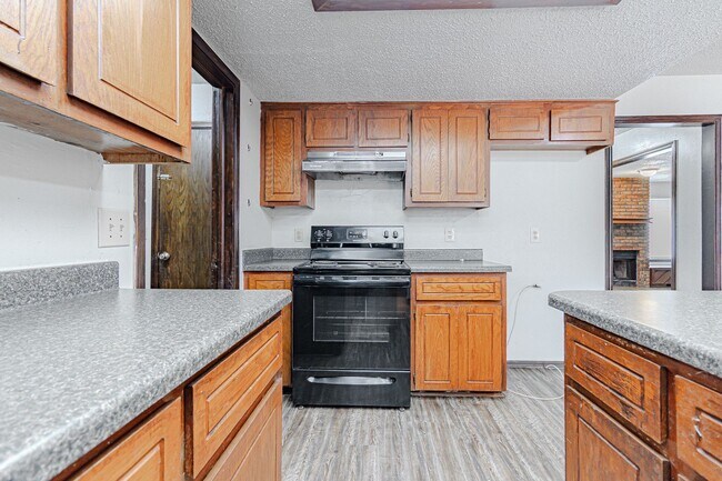 Building Photo - 3 Bed 2 Bath in OKC!