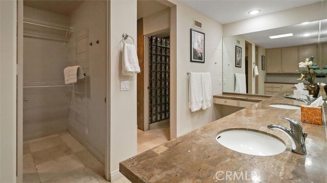Building Photo - 76975 Robin Dr