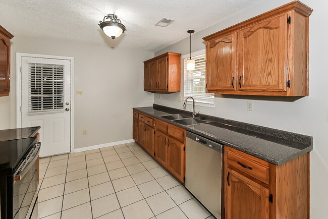 Building Photo - 2780 White Oak Dr