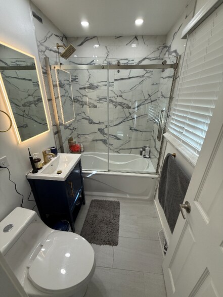 Building Photo - 10231 Hawthorne Dr