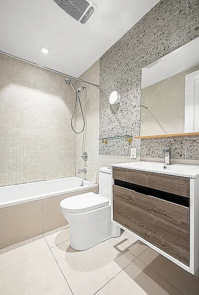 Building Photo - 223 E 96th St