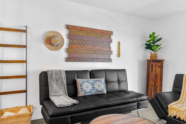 Building Photo - 1 SE 12th St