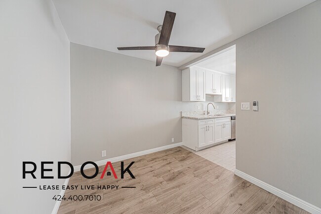 Building Photo - 819 N Edinburgh Ave