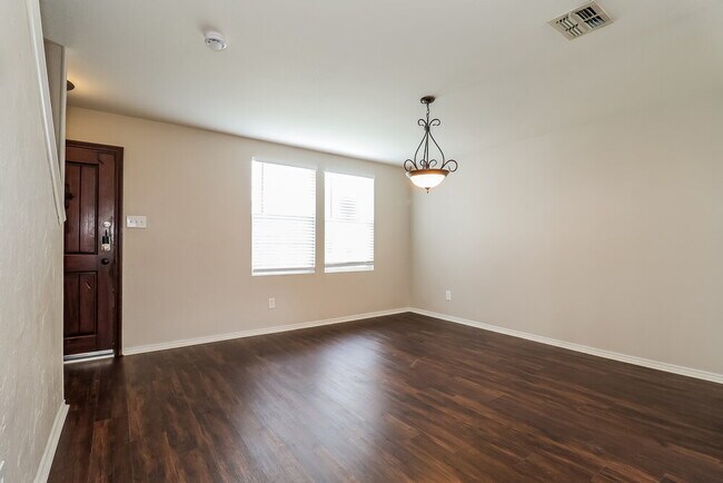 Building Photo - 1825 Shasta View Dr