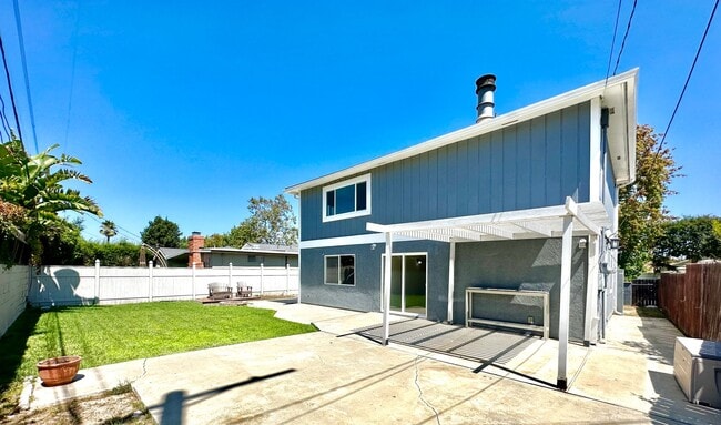 Building Photo - 7519 Midfield Ave