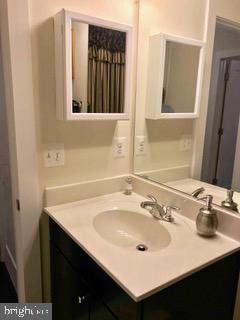 Building Photo - 11 Silverway Dr