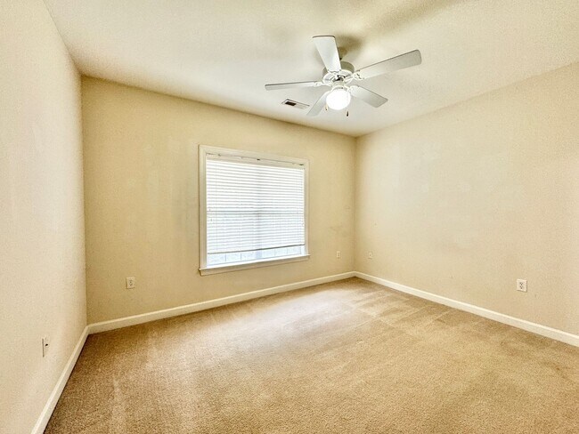 Building Photo - 108 Sunset Cir