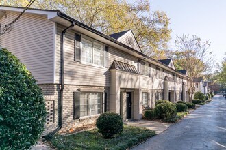 Building Photo - Beautiful 2BR/1.5BA condo in a gated community in the heart of Sandy Springs