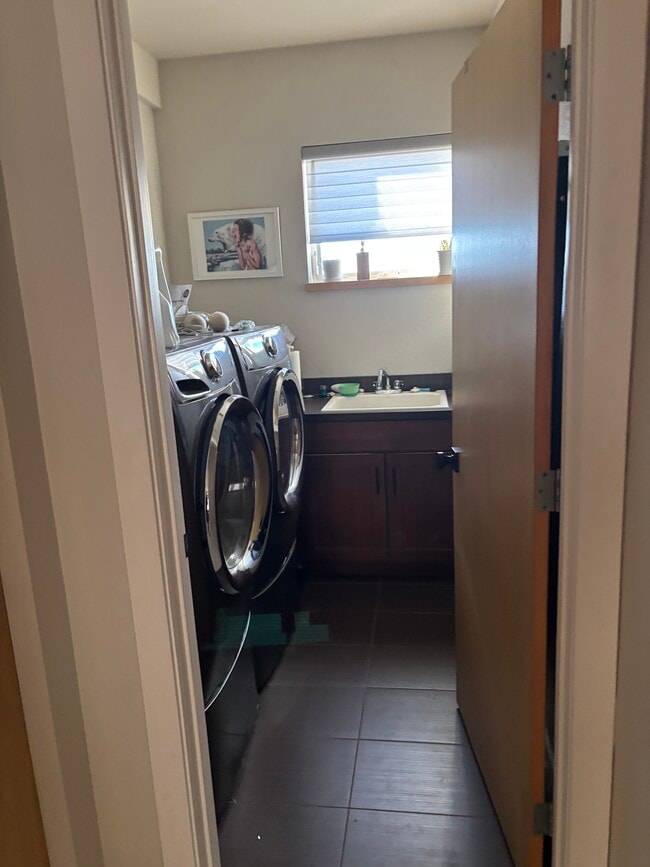 Building Photo - 1814 Blue Star Ln