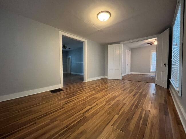 Building Photo - Warsaw, 4 Bedroom