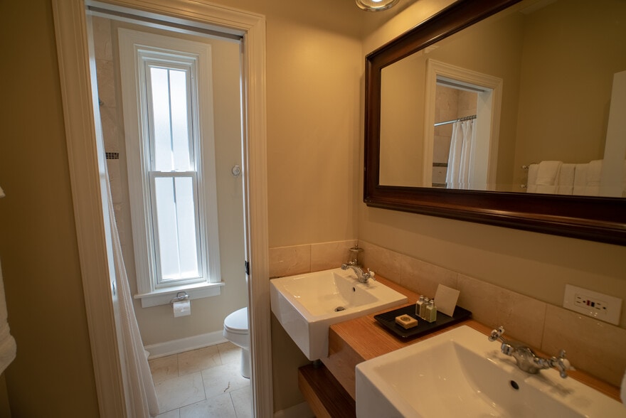 Building Photo - 3238 N Hoyne Ave