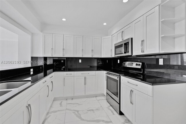 Building Photo - 151 Crandon Blvd