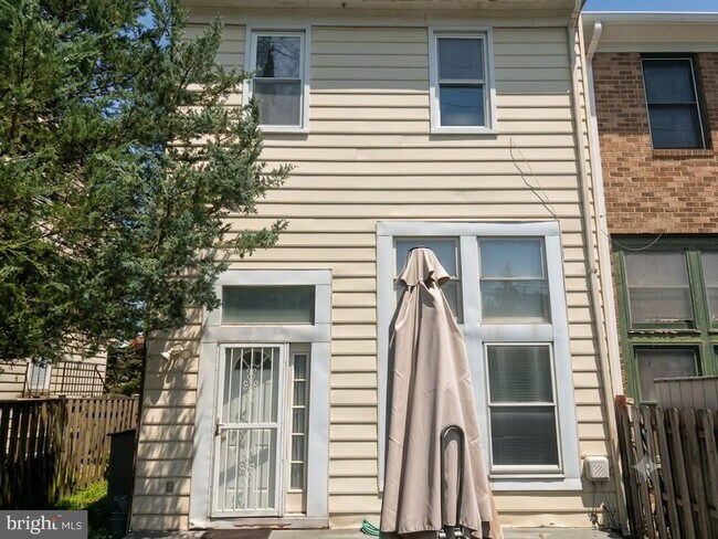 Building Photo - 423 Gorman Ave