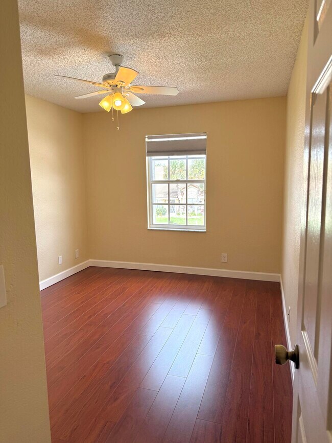 Building Photo - 18292 Clear Brook Cir