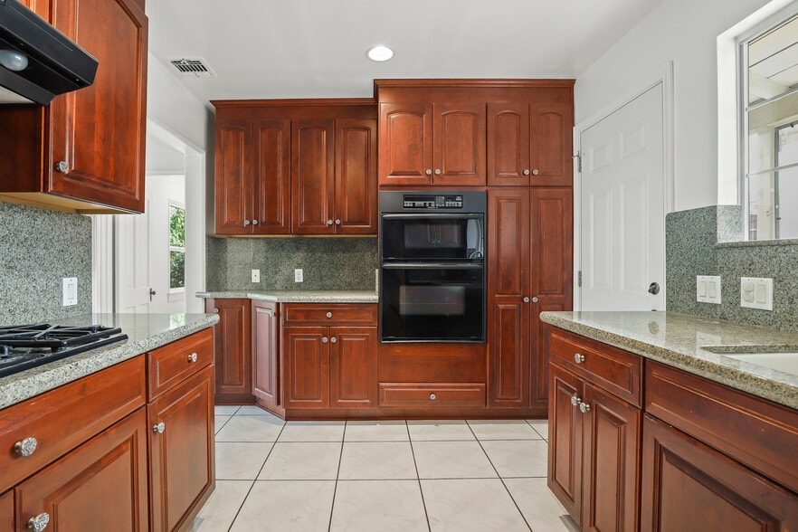 Building Photo - 1524 Coolidge Ave