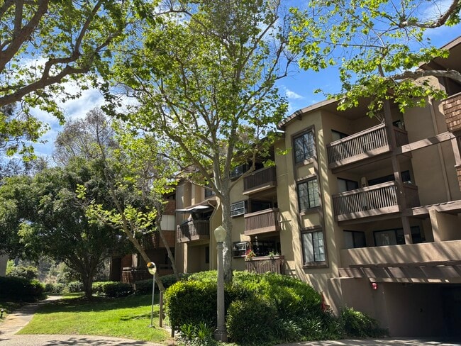 Building Photo - 8860 Villa La Jolla Dr