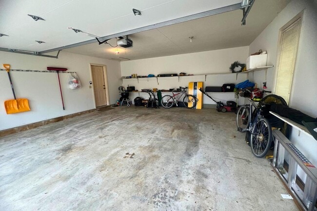 Building Photo - 2402 Garden Dr