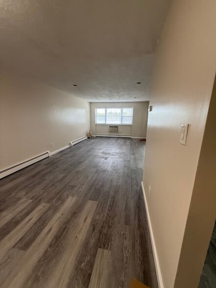 Building Photo - 2470 Batchelder St