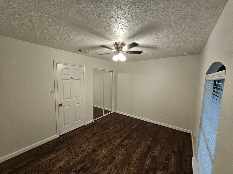 Building Photo - 224 Simmons Dr