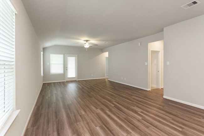 Building Photo - 6915 Lebec Dr