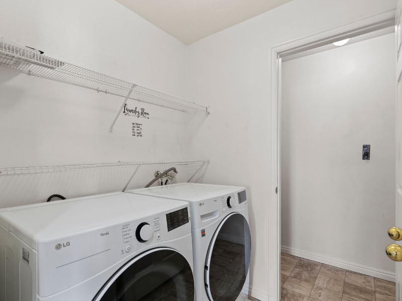 Building Photo - 2119 N Aurora Way