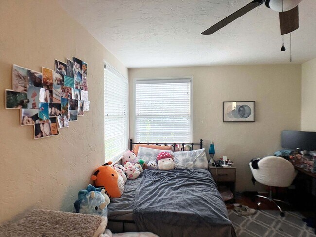 Building Photo - Large 3 Bedroom, 2 Bathroom Home w/ Study ...