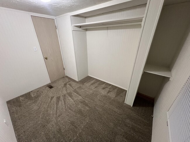 Building Photo - 100 S Davies Rd