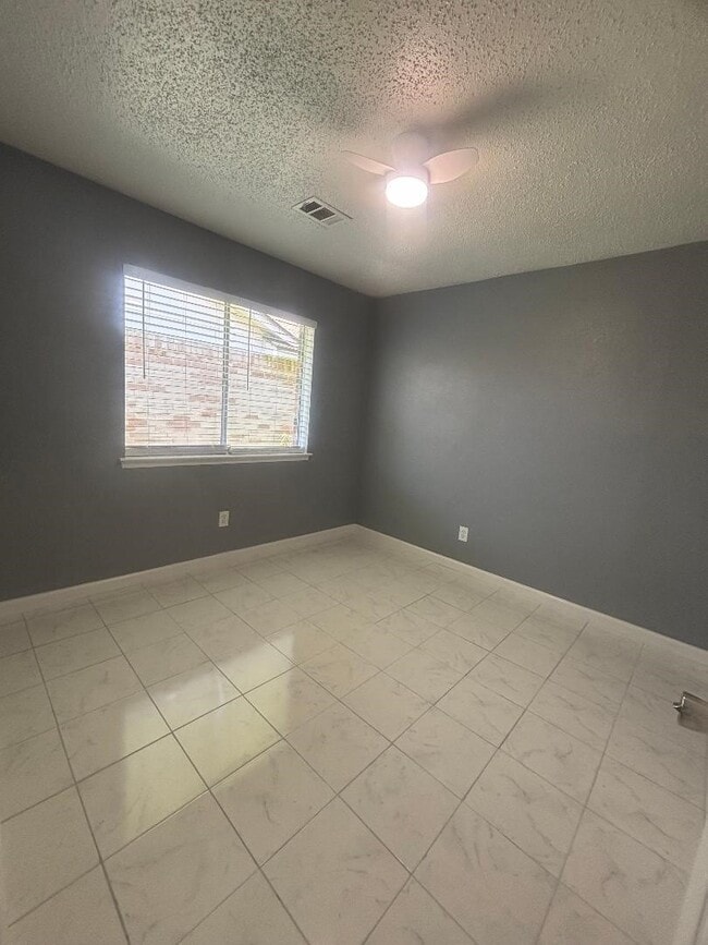Building Photo - 7218 Arista Dr