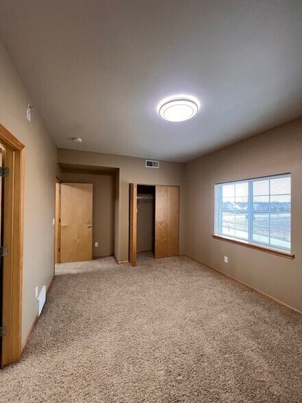 Building Photo - 1245 Alexander Way