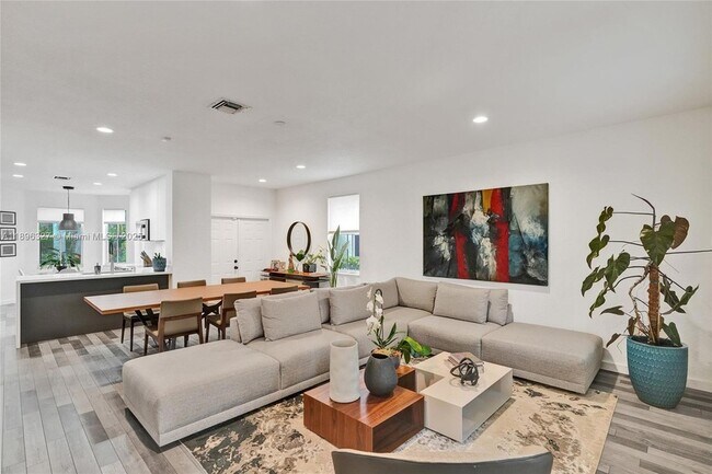 Building Photo - 1725 Winterberry Ln