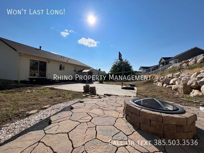 Building Photo - 460 E 3650 N