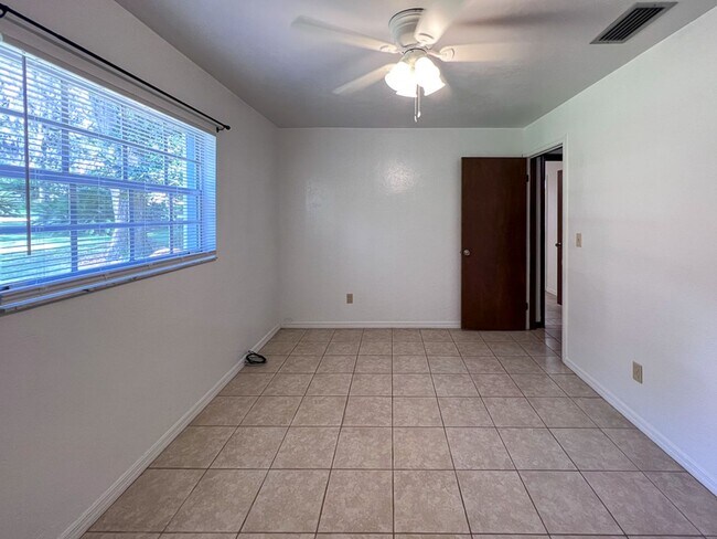 Building Photo - 3BR/2BA Pet Friendly Pool Home in McIntosh...