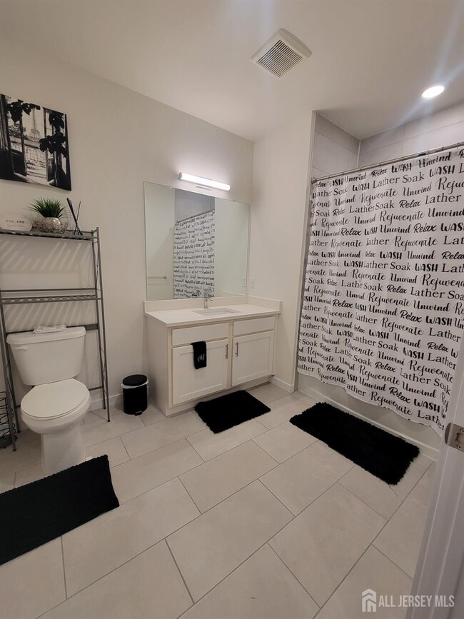 Building Photo - 231 Lorhan Dr