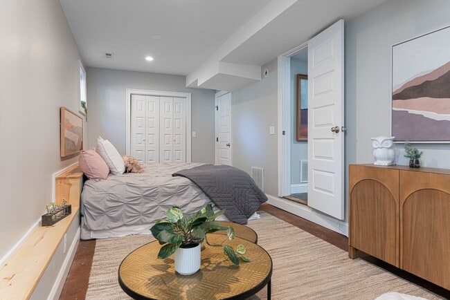 Building Photo - Beautifully Updated House - Awesome Montford Location