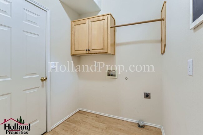 Building Photo - 1612 NE Parkside Dr