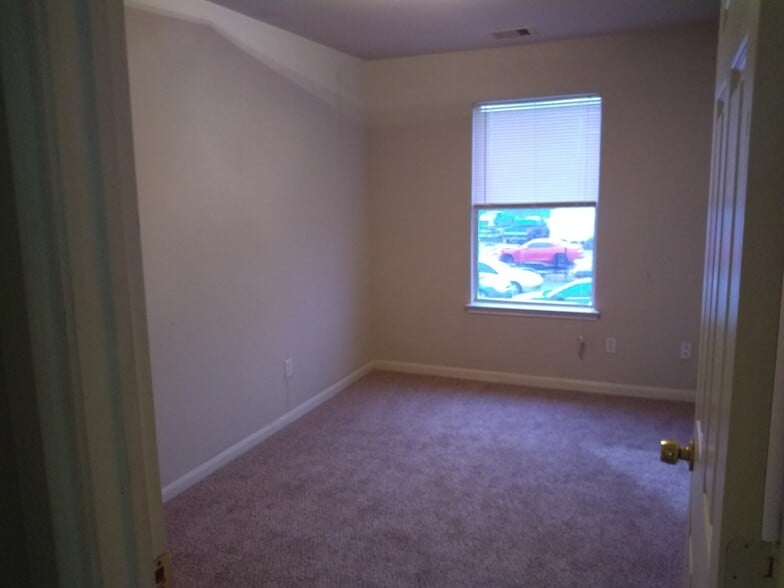 Betroom 2 - 11811 Chetman Dr