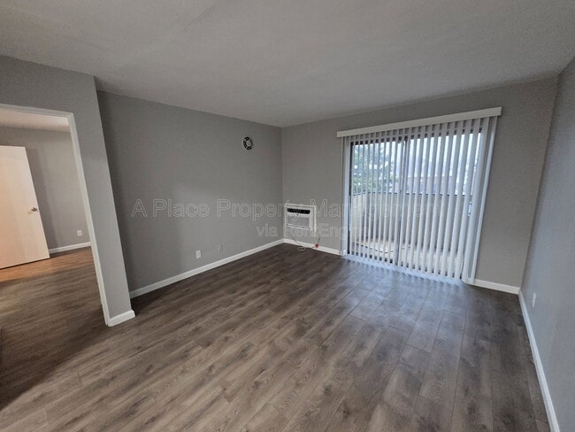 Building Photo - 2727 Hampton Ave