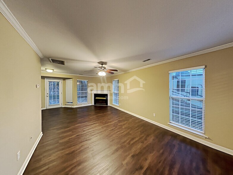 Building Photo - 14921 Ashlight Dr