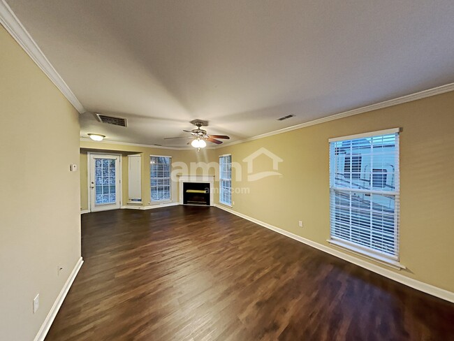 Building Photo - 14921 Ashlight Dr